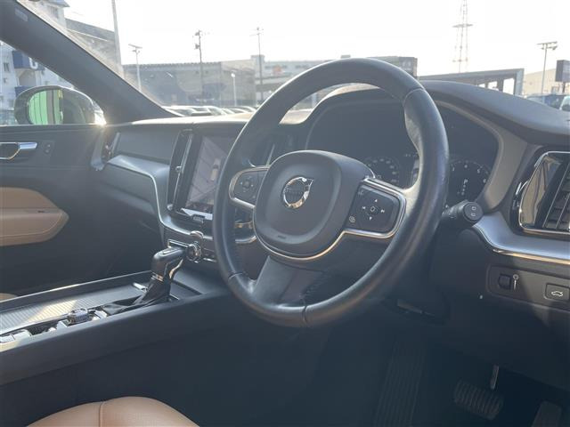 XC60T5 AWD モメンタム 4WD