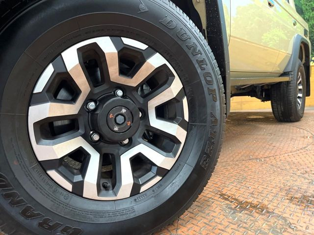 �y�����A���~�z�C�[���z�O�ςɃ}�b�`���������A���~�z�C�[���𑕒����Ă���܂��B�e��ЊO�A���~�z�C�[����A�X�^�b�h���X�^�C�����戵�����Ă���܂��B���񂲑��k����������