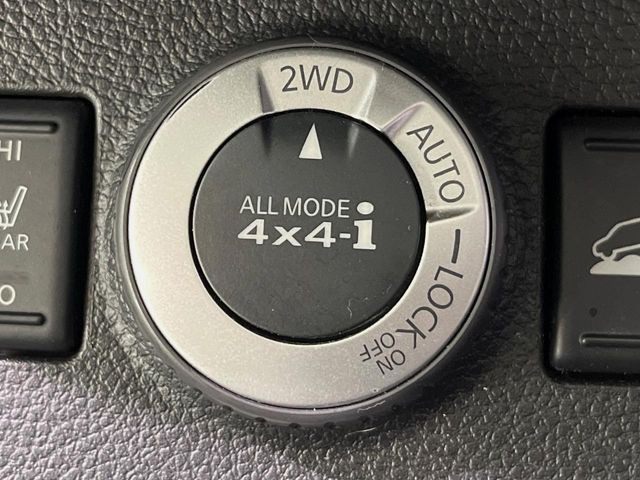 �y�I�[�����[�h4&times;4�z2WD/4WD���[�h����y�ɐ؂�ւ��\�B�R��d����2WD�A�X�^�b�N���ɖ𗧂�LOCK�AAUTO���[�h�ł�4WD�̔z���������Œ������A�H�ʏ󋵂��킸���肵��������T�|�[�g�B