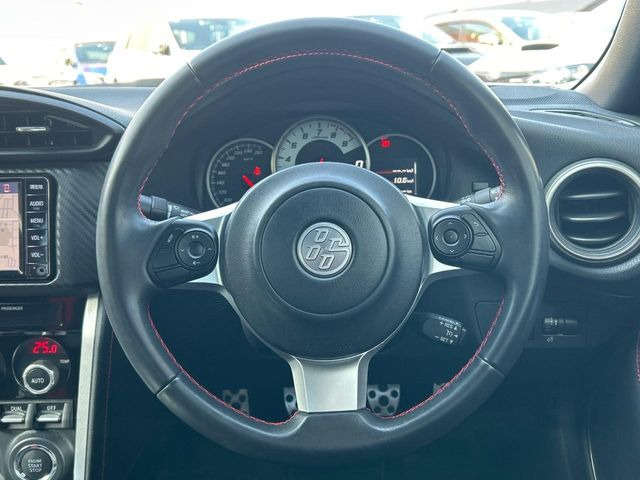 �y�����v�����X�e�A�����O�z�㎿�Ȋv���g�p���邱�ƂŁA��ɂ����������݂ƂĂ��^�]���₷���n���h���ł���