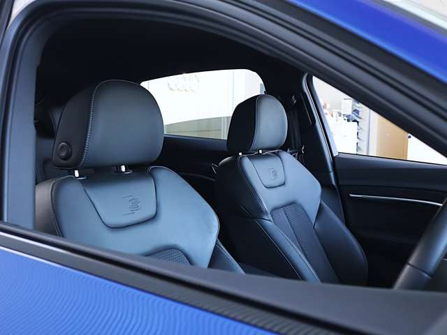 Q8スポーツバック e-tron55 クワトロ Sライン 4WD