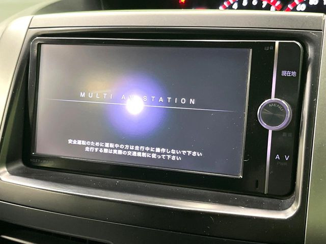 �y�����i�r�z�l�C�̏����i�r�𑕔����Ă���܂��B�i�r�̎g���₷���͂������A�I�[�f�B�I�@�\���[��!�L�����v�◷�s�͂������A�ʋ΂┃�����ȂǕ��i�̃h���C�u���y�����Ȃ�͂���