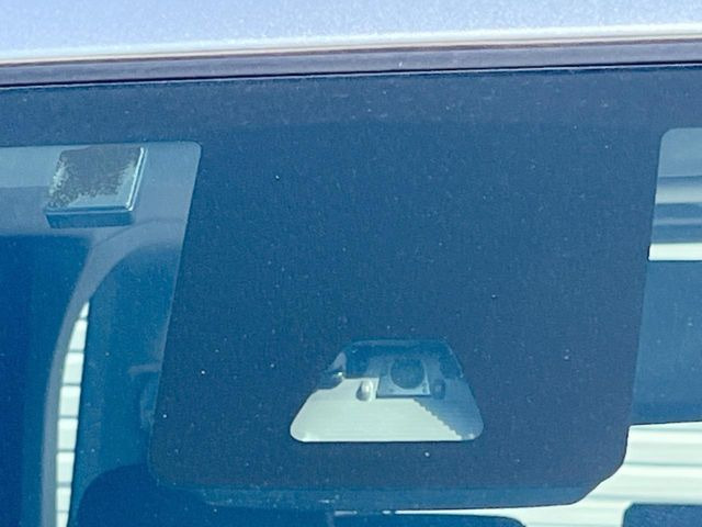 【トヨタセーフティセンス】走行中に前方の車両等を認識し、衝突しそうな時は警報とブレーキで衝突回避と被害軽減をアシスト。より安全にドライブをお楽しみいただけます。