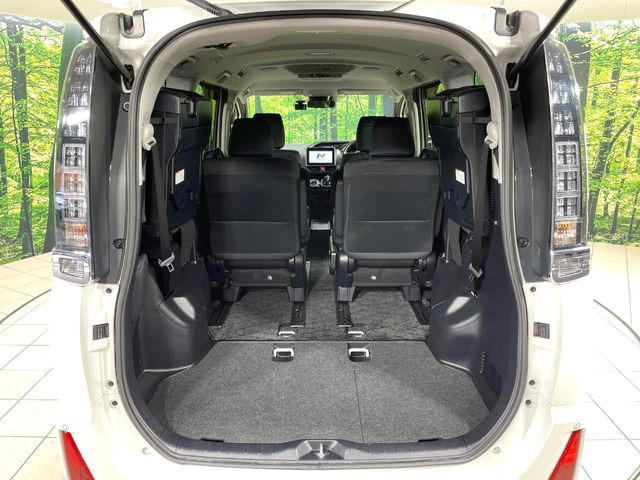 ���i�̂���������ʋ΁A���}���ɏ\���ȉ׎��X�y�[�X���m�ۂ��Ă���܂��B�Z�J���h�V�[�g��|���ƁA�傫�ȉו��̐ύڂ��\�ł���