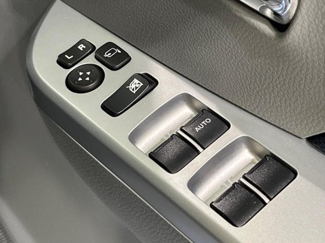 �y�d���i�[�~���[�z�T�C�h�~���[�͓d���i�[���ƂȂ��Ă���A�������ԏ�ł��L�Y�������X�N��}�����܂��B