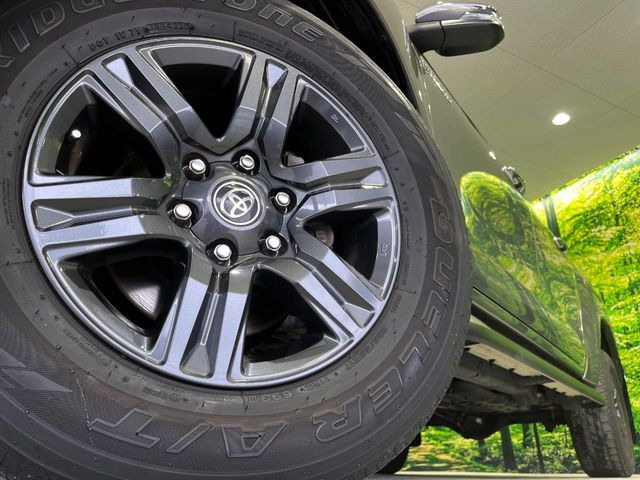 �y����17�C���`�A���~�z�C�[���z�O�ςɃ}�b�`���������A���~�z�C�[���𑕒����Ă���܂��B�e��ЊO�A���~�z�C�[����A�X�^�b�h���X�^�C�����戵�����Ă���܂��B���񂲑��k����������