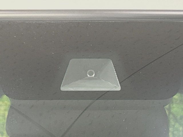 �y�z���_�Z���V���O�z���s���ɑO���̎ԗ�����F�����A�Փ˂������Ȏ��͌x��ƃu���[�L�ŏՓˉ���Ɣ�Q�y�����A�V�X�g�B�����S�Ƀh���C�u�����y���݂��������܂��B