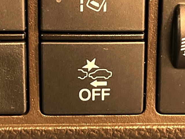 �y�z���_�Z���V���O�z���s���ɑO���̎ԗ�����F�����A�Փ˂������Ȏ��͌x��ƃu���[�L�ŏՓˉ���Ɣ�Q�y�����A�V�X�g�B�����S�Ƀh���C�u�����y���݂��������܂��B