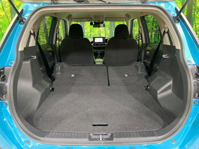 ���i�̂���������ʋ΁A���}���ɏ\���ȉ׎��X�y�[�X���m�ۂ��Ă���܂��B�Z�J���h�V�[�g��|���ƁA�傫�ȉו��̐ύڂ��\�ł���