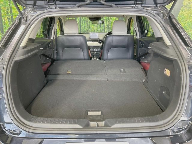 ���i�̂���������ʋ΁A���}���ɏ\���ȉ׎��X�y�[�X���m�ۂ��Ă���܂��B�Z�J���h�V�[�g��|���ƁA�傫�ȉו��̐ύڂ��\�ł���