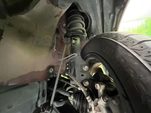 お車を安心してお乗りいただく為には、足回りの定期点検が欠かせません。サービスサポート(有償保証)では無料点検もご提供しており、安心のカーライフをお過ごしいただけるサポート体制が整っています。