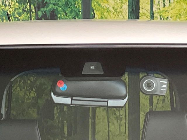 �y�z���_�Z���V���O�z���s���ɑO���̎ԗ�����F�����A�Փ˂������Ȏ��͌x��ƃu���[�L�ŏՓˉ���Ɣ�Q�y�����A�V�X�g�B�����S�Ƀh���C�u�����y���݂��������܂��B