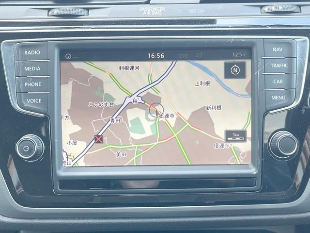 ��VW�����i�r:��̊��̂���i�r�́A����������ԓ������o���Ă���܂��BBluetooth�Đ��ȂǃI�[�f�B�I�@�\���[�����Ă���܂��̂ŁA�^�]�����y���߂܂���