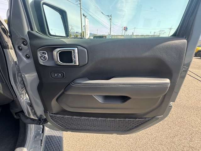 ラングラーアンリミテッド サハラ パワートップ 4WD