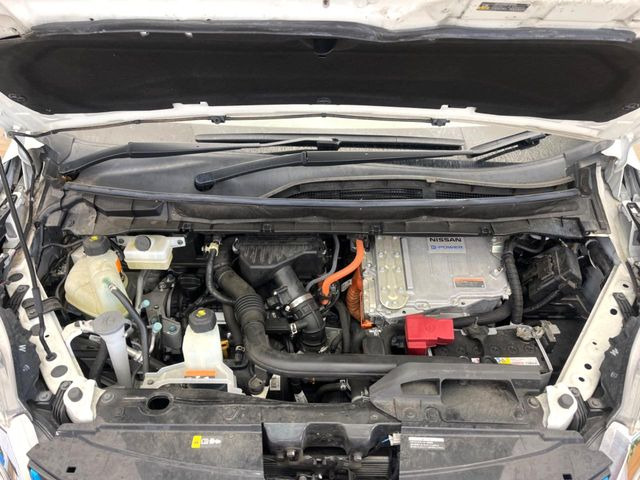 親切・丁寧な専門メカニックスタッフが応対!・車検・点検整備・事故等の修理などアフターサービスも安心。お車のカスタマイズもネクステージのサービススタッフまでご相談ください!