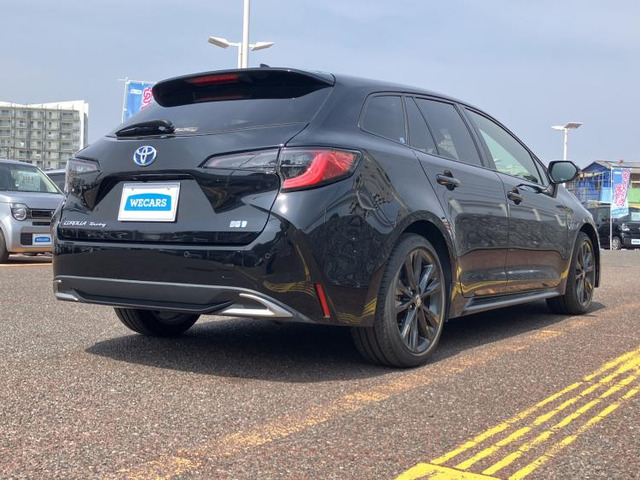 カローラツーリング1.8 ハイブリッド W×B