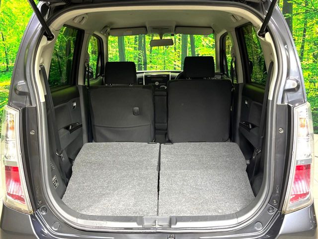 普段のお買い物や通勤、送迎等に十分な荷室スペースを確保しております。セカンドシートを倒すと、大きな荷物の積載も可能です♪