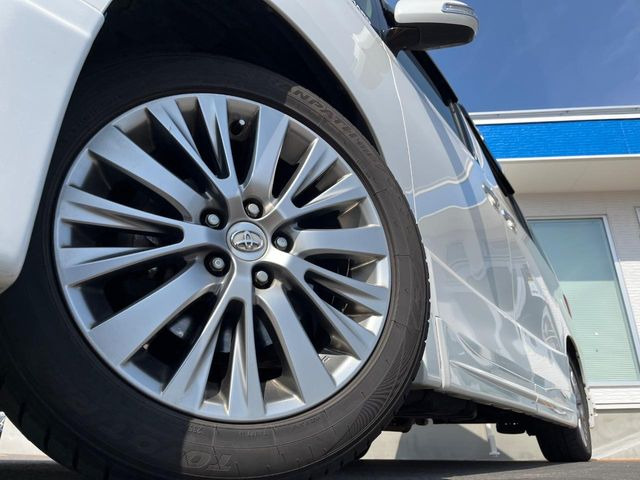 �y����18�C���`�A���~�z�C�[���z�O�ςɃ}�b�`���������A���~�z�C�[���𑕒����Ă���܂��B�e��ЊO�A���~�z�C�[����A�X�^�b�h���X�^�C�����戵�����Ă���܂��B���񂲑��k����������