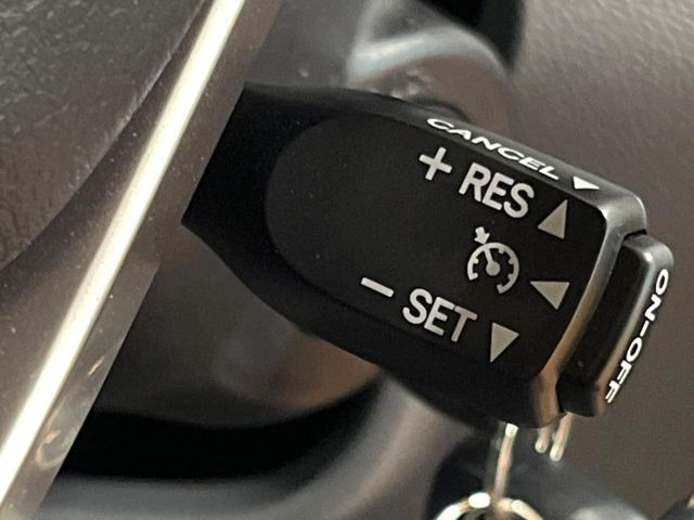 �y�N���[�Y�R���g���[���z�������H�����N���N���s�B�A�N�Z���𗣂��Ă���葬�x�ő��s���ł��A�������^�]���̕��S���y��!�����E�������ȒP�ȃX�C�b�`����Œ����ł��܂��B