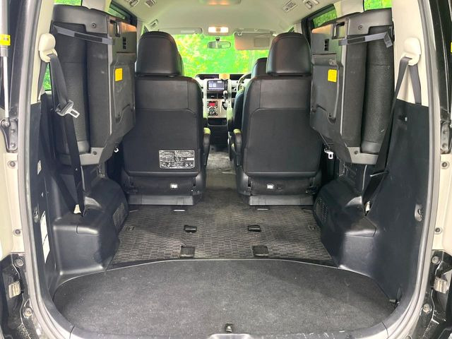 ���ڃV�[�g�͑O��X���C�h���\�ł��B���ɉ�����Α������L������������A�O�ɋl�߂�Α傫�ȃ��Q�b�W�X�y�[�X���m�ۂł��܂��B�V�[���ɉ����Ďg�������ł��邩��Ƃ��Ă��֗��ł���