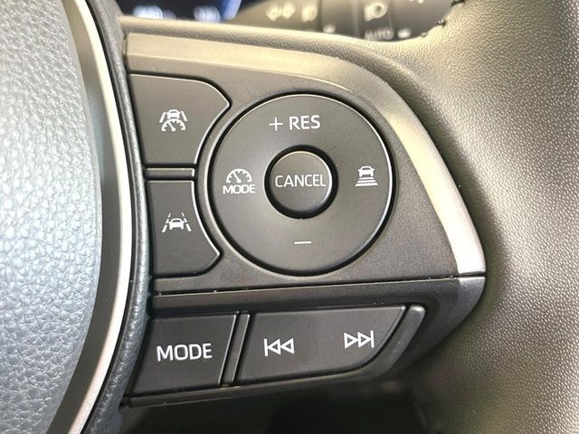 【レーダークルーズコントロール】高速道路での長距離走行が楽に!!自動で速度を保つクルーズコントロールが、衝突軽減システムと連携し、前方の車両を感知して車間を保つように速度調節してくれます!!