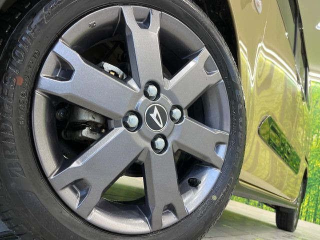 �y����15�C���`�A���~�z�C�[���z�O�ςɃ}�b�`���������A���~�z�C�[���𑕒����Ă���܂��B�e��ЊO�A���~�z�C�[����A�X�^�b�h���X�^�C�����戵�����Ă���܂��B���񂲑��k����������