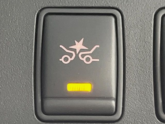 �y�G�}�[�W�F���V�[�u���[�L�z���s���ɑO���̎ԗ�����F�����A�Փ˂������Ȏ��͌x��ƃu���[�L�ŏՓˉ���Ɣ�Q�y�����A�V�X�g�B�����S�Ƀh���C�u�����y���݂��������܂��B