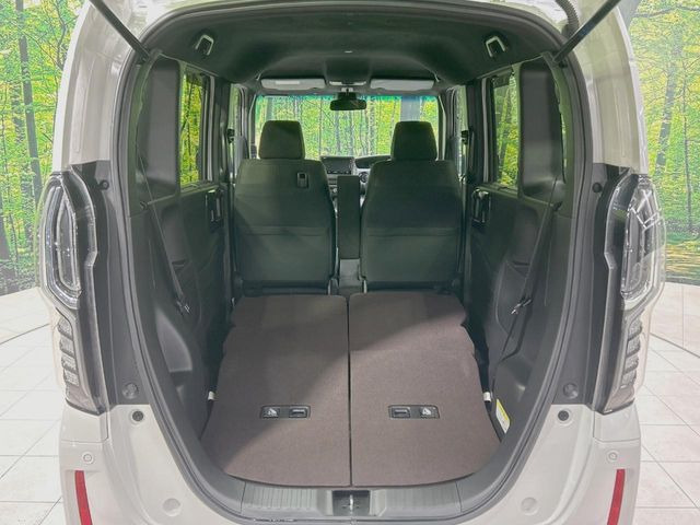 ���i�̂���������ʋ΁A���}���ɏ\���ȉ׎��X�y�[�X���m�ۂ��Ă���܂��B�Z�J���h�V�[�g��|���ƁA�傫�ȉו��̐ύڂ��\�ł���