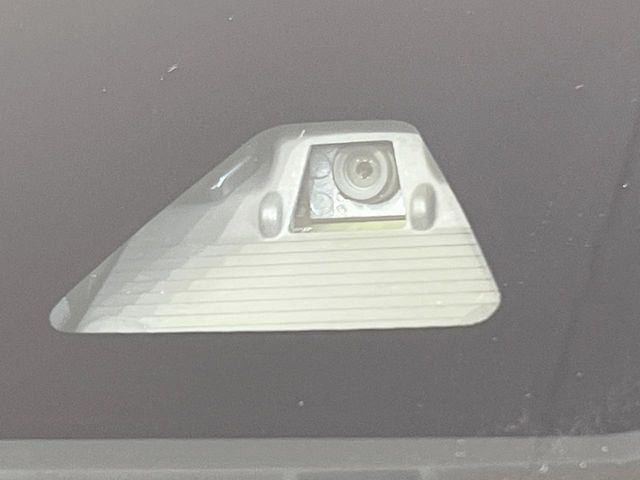 【スマートアシスト】走行中に前方の車両等を認識し、衝突しそうな時は警報とブレーキで衝突回避と被害軽減をアシスト。より安全にドライブをお楽しみいただけます。