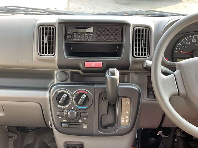 NV100クリッパーDX ハイルーフ 5AGS車 4WD