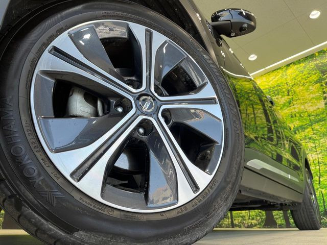 【純正17インチアルミホイール】外観にマッチした純正アルミホイールを装着しております。各種社外アルミホイールや、スタッドレスタイヤも取扱いしております。是非ご相談ください♪