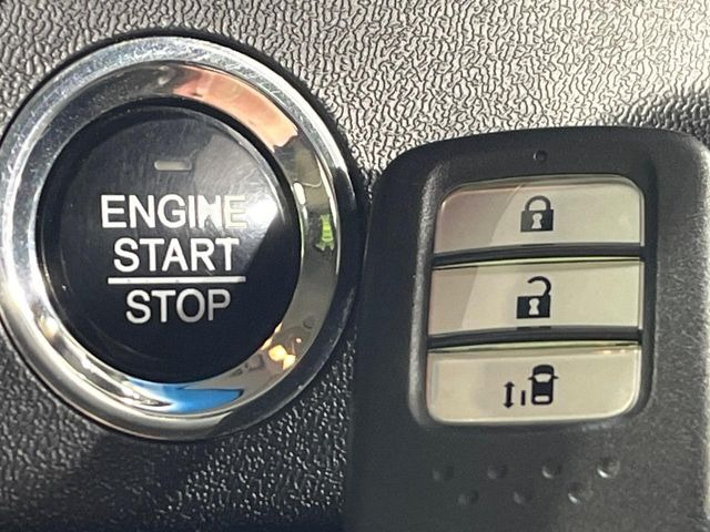 �yHonda�X�}�[�g�L�[�z�J�o����|�P�b�g�ɓ��ꂽ�܂܂ł��h�A�̎{���E�������\�ȃX�}�[�g�L�[�𑕔��B�G���W���̃I���E�I�t�����J�M�����o���K�v����������Ƃ��Ă��֗��ł���