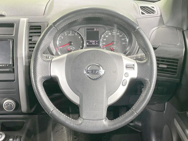 �y�����v�����X�e�A�����O�z�㎿�Ȋv���g�p���邱�ƂŁA��ɂ����������݂ƂĂ��^�]���₷���n���h���ł���