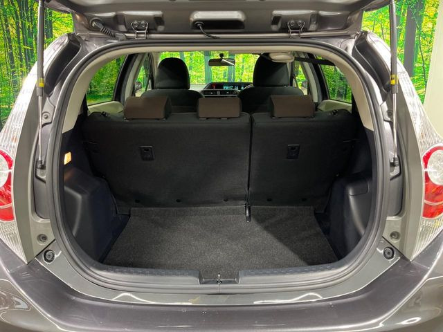 ���i�̂���������ʋ΁A���}���ɏ\���ȉ׎��X�y�[�X���m�ۂ��Ă���܂��B�Z�J���h�V�[�g��|���ƁA�傫�ȉו��̐ύڂ��\�ł���