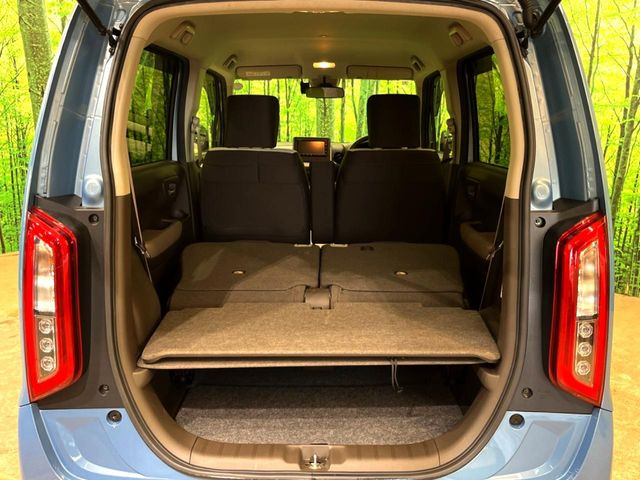 ���i�̂���������ʋ΁A���}���ɏ\���ȉ׎��X�y�[�X���m�ۂ��Ă���܂��B�Z�J���h�V�[�g��|���ƁA�傫�ȉו��̐ύڂ��\�ł���