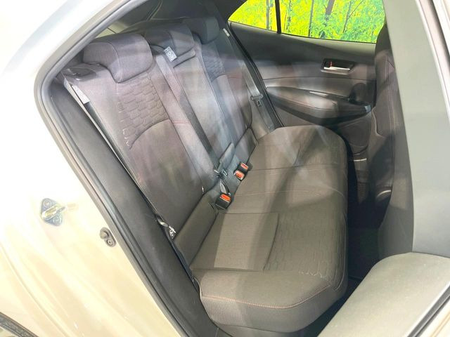 後部座席も気になるようなキズ・汚れやへたり等、大きなダメージはなく、良好な状態です。
