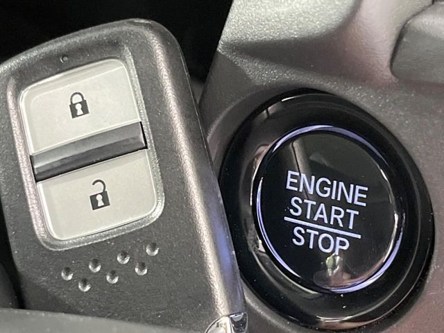 �yHonda�X�}�[�g�L�[�z�J�o����|�P�b�g�ɓ��ꂽ�܂܂ł��h�A�̎{���E�������\�ȃX�}�[�g�L�[�𑕔��B�G���W���̃I���E�I�t�����J�M�����o���K�v����������Ƃ��Ă��֗��ł���