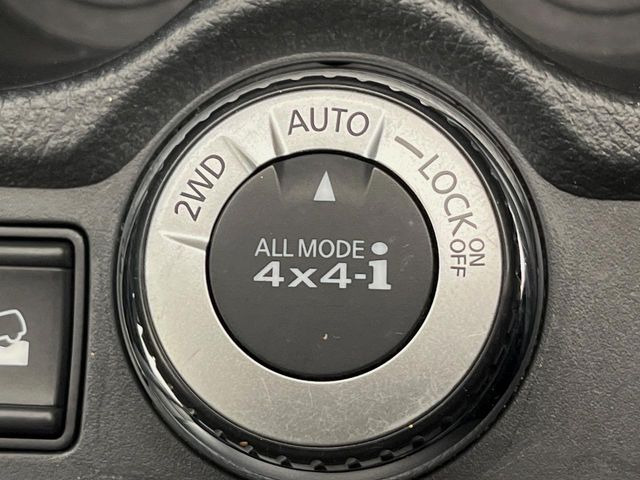 �y�I�[�����[�h4&times;4�z2WD/4WD���[�h����y�ɐ؂�ւ��\�B�R��d����2WD�A�X�^�b�N���ɖ𗧂�LOCK�AAUTO���[�h�ł�4WD�̔z���������Œ������A�H�ʏ󋵂��킸���肵��������T�|�[�g�B