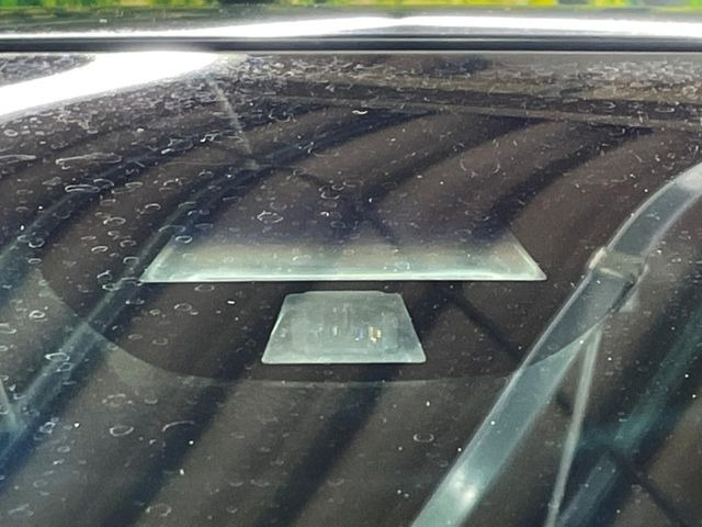 【シティブレーキアクティブシステム】低速走行中に前方の車両等を認識し、衝突しそうな時は警報とブレーキで衝突回避と被害軽減をアシスト。より安全にドライブをお楽しみいただけます。