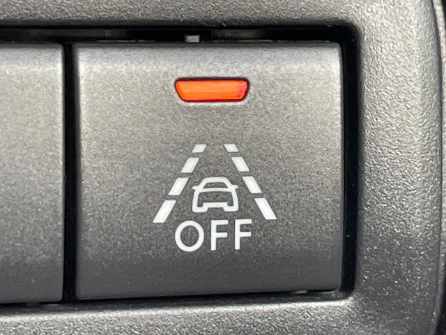 �����[���L�[�s���O�A�V�X�g:���s�Ԑ��̈�E�������Ă����@�\�B���s���ɁA�N���}���Ԑ�����O��Ă��邱�Ƃ��J���������m����ƁA�X�e�A�����O����U�������ăh���C�o�[�Ɍx�����܂��B