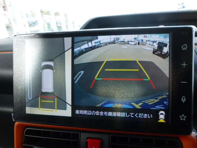 ギアをバックに入れると自動でこのような画像がモニターに表示されます。目視では見えない部分も見えて安心ですね。