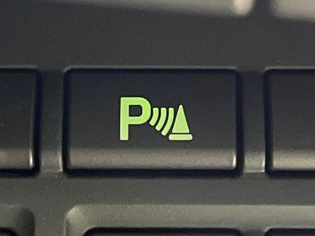 【クリアランスソナー】バンパーに付いたセンサーが障害物を検知!一定の距離に近づくとアラートで教えてくれます♪狭い駐車スペースや車庫入れ時も安心ですね☆