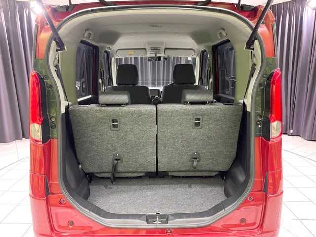 ���i�̂���������ʋ΁A���}���ɏ\���ȉ׎��X�y�[�X���m�ۂ��Ă���܂��B�Z�J���h�V�[�g��|���ƁA�傫�ȉו��̐ύڂ��\�ł���