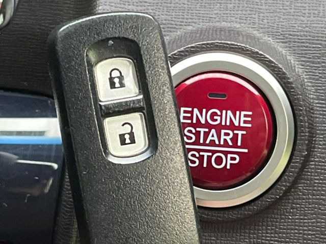 �yHonda�X�}�[�g�L�[�z�J�o����|�P�b�g�ɓ��ꂽ�܂܂ł��h�A�̎{���E�������\�ȃX�}�[�g�L�[�𑕔��B�G���W���̃I���E�I�t�����J�M�����o���K�v����������Ƃ��Ă��֗��ł���