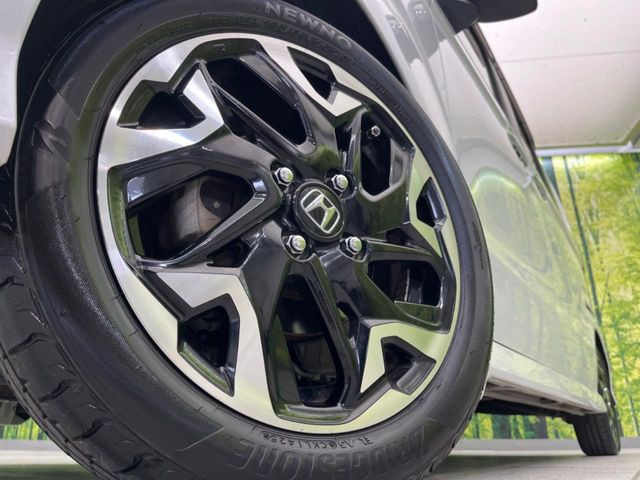 �y����15�C���`�A���~�z�C�[���z�O�ςɃ}�b�`���������A���~�z�C�[���𑕒����Ă���܂��B�e��ЊO�A���~�z�C�[����A�X�^�b�h���X�^�C�����戵�����Ă���܂��B���񂲑��k����������