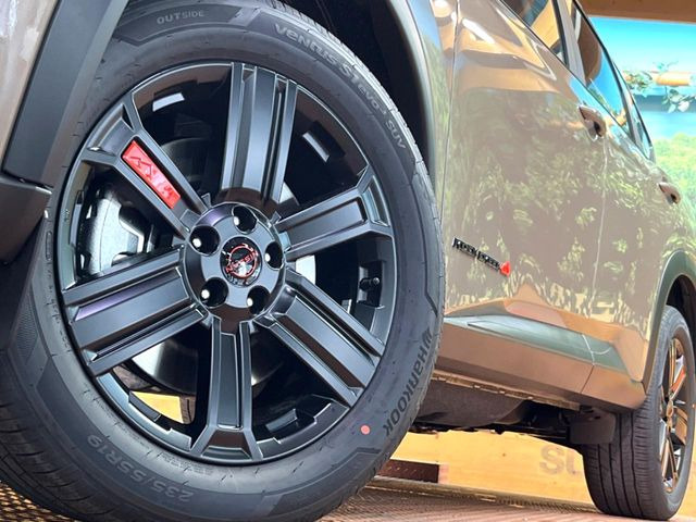 �y����19�C���`�A���~�z�C�[���z�O�ςɃ}�b�`���������A���~�z�C�[���𑕒����Ă���܂��B�e��ЊO�A���~�z�C�[����A�X�^�b�h���X�^�C�����戵�����Ă���܂��B���񂲑��k����������