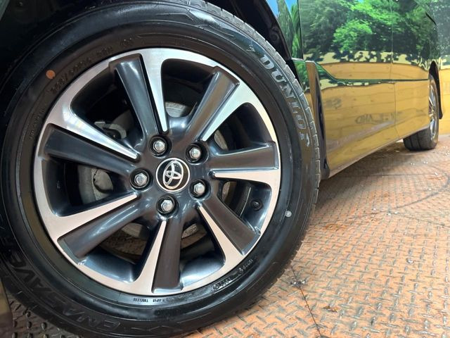 【純正アルミホイール】外観にマッチした純正アルミホイールを装着しております。各種社外アルミホイールや、スタッドレスタイヤも取扱いしております。是非ご相談ください♪