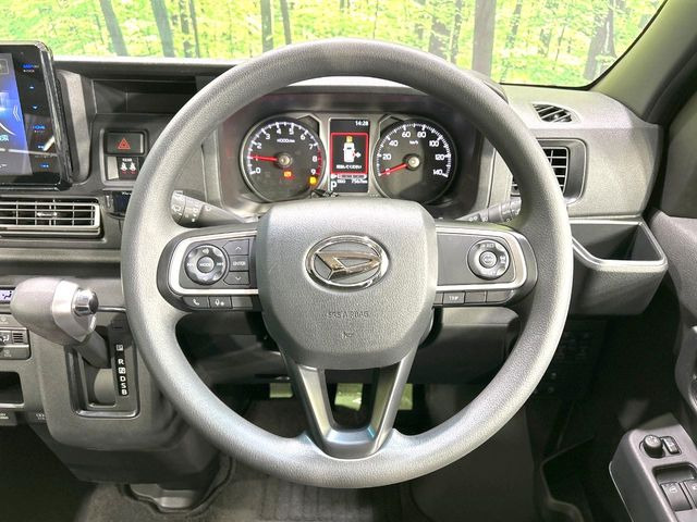 ステアリングも使用感が少なく、きれいな状態となっております♪