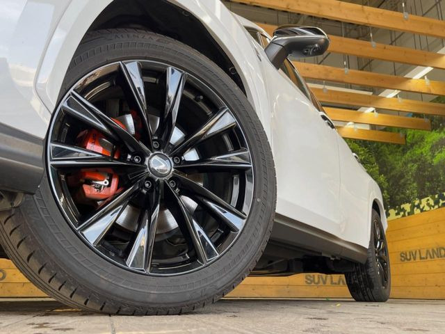 �y����20�C���`�A���~�z�C�[���z�O�ςɃ}�b�`���������A���~�z�C�[���𑕒����Ă���܂��B�e��ЊO�A���~�z�C�[����A�X�^�b�h���X�^�C�����戵�����Ă���܂��B���񂲑��k����������