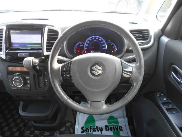 ソリオ1.2 ブラック＆ホワイト